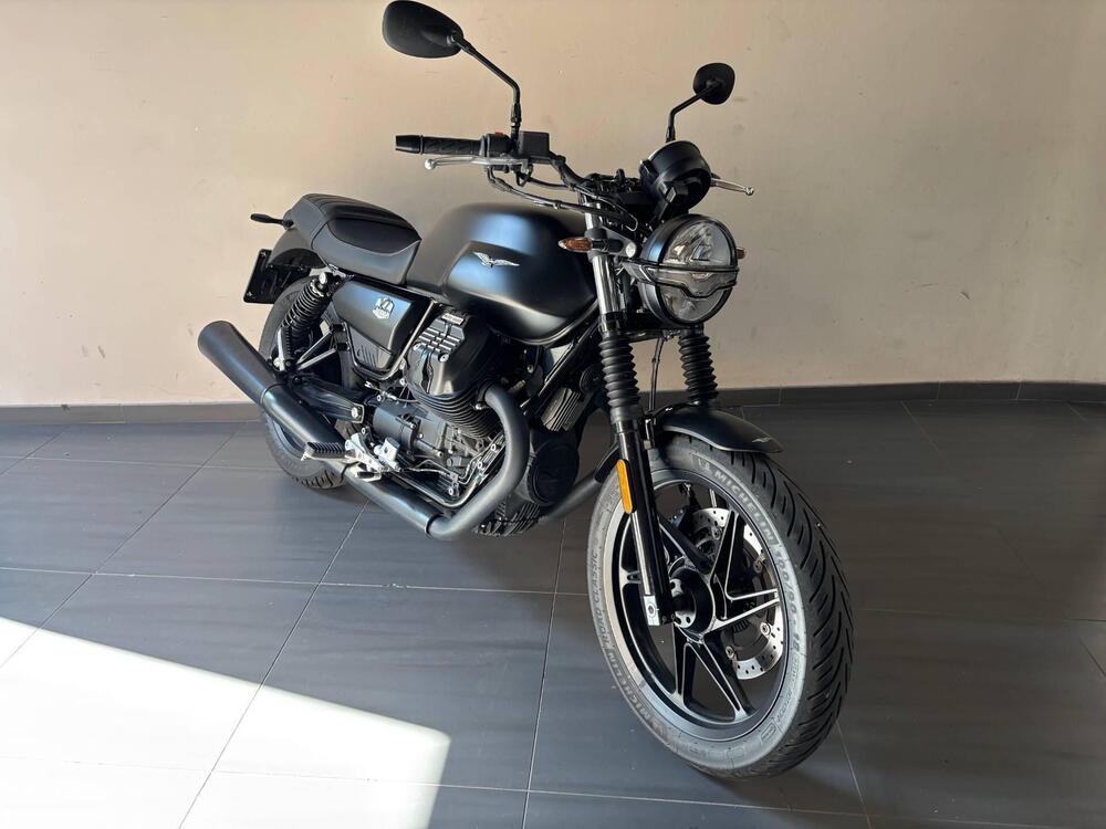 Moto Guzzi V7 Stone (2021 - 24) (6)