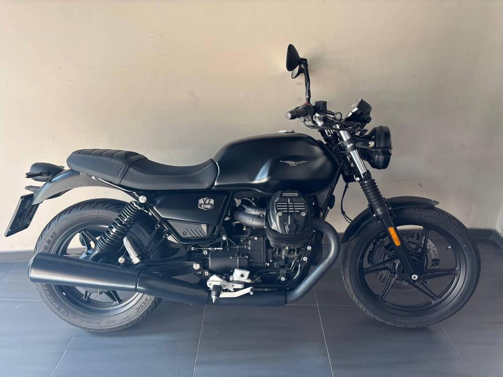 Moto Guzzi V7 Stone (2021 - 24) (7)