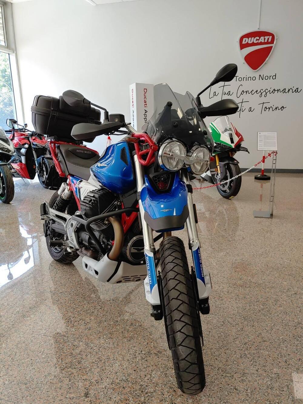 Moto Guzzi V85 TT Evocative Graphics (2021 - 23) (2)