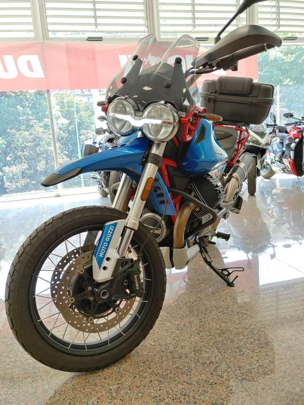 Moto Guzzi V85 TT Evocative Graphics (2021 - 23) (4)