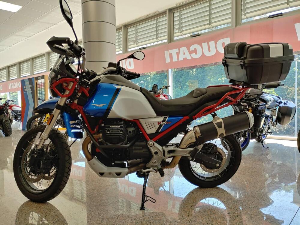 Moto Guzzi V85 TT Evocative Graphics (2021 - 23) (7)