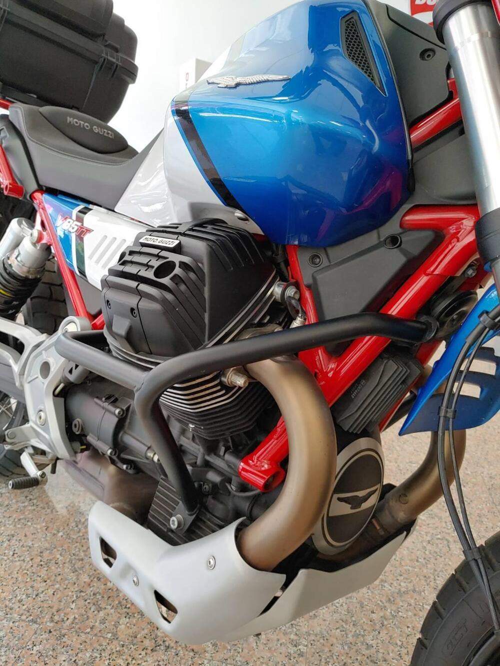 Moto Guzzi V85 TT Evocative Graphics (2021 - 23) (9)