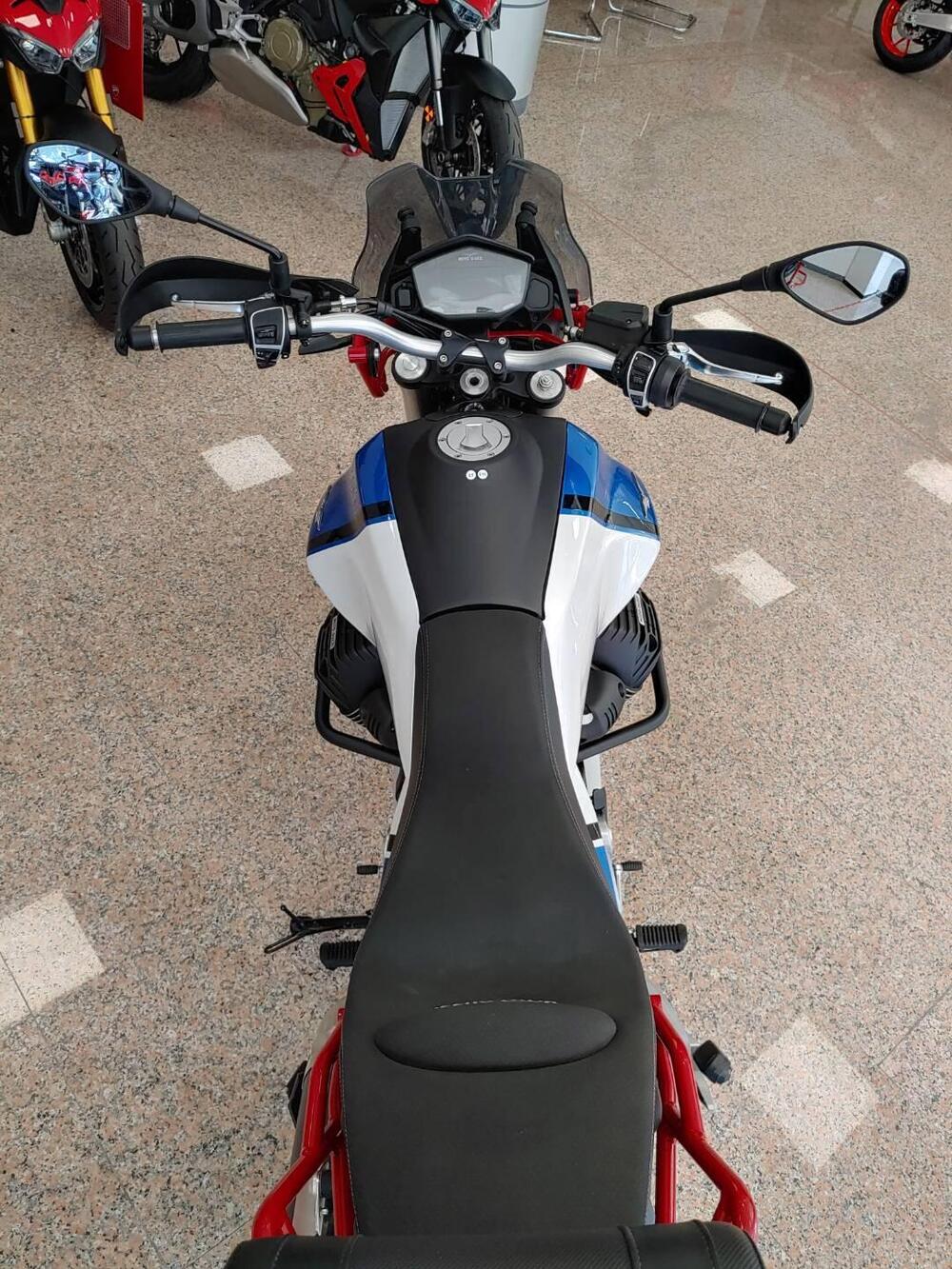 Moto Guzzi V85 TT Evocative Graphics (2021 - 23) (10)