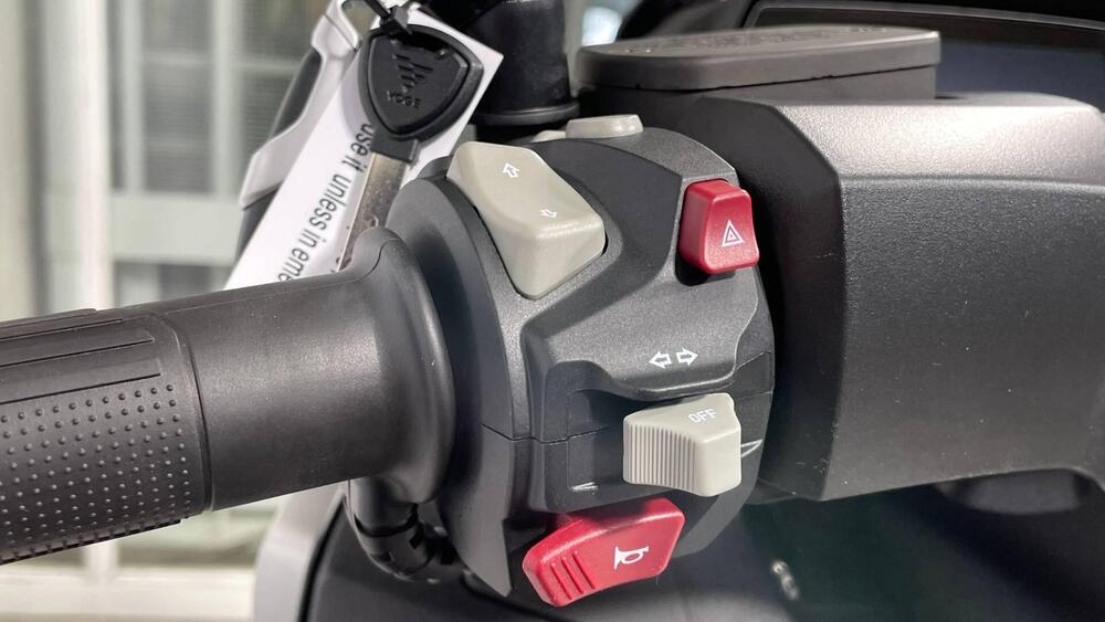 Voge Sfida SR4 MAX (2024 - 25) (13)