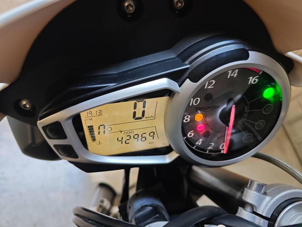 Triumph Street Triple R (2009 - 12) (6)
