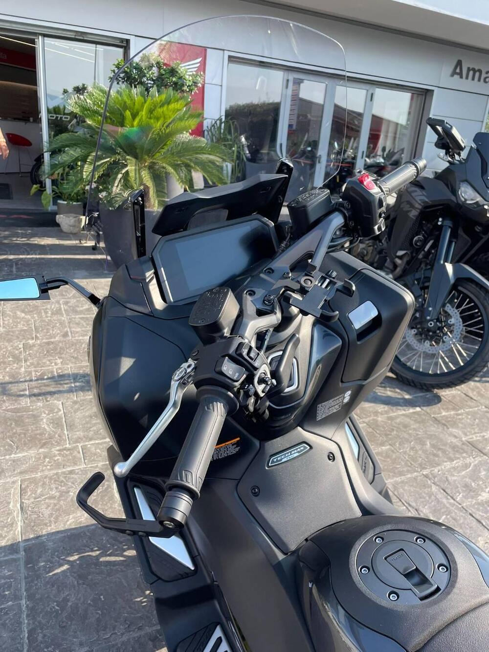 Yamaha T-Max 560 (2022 - 24) (7)