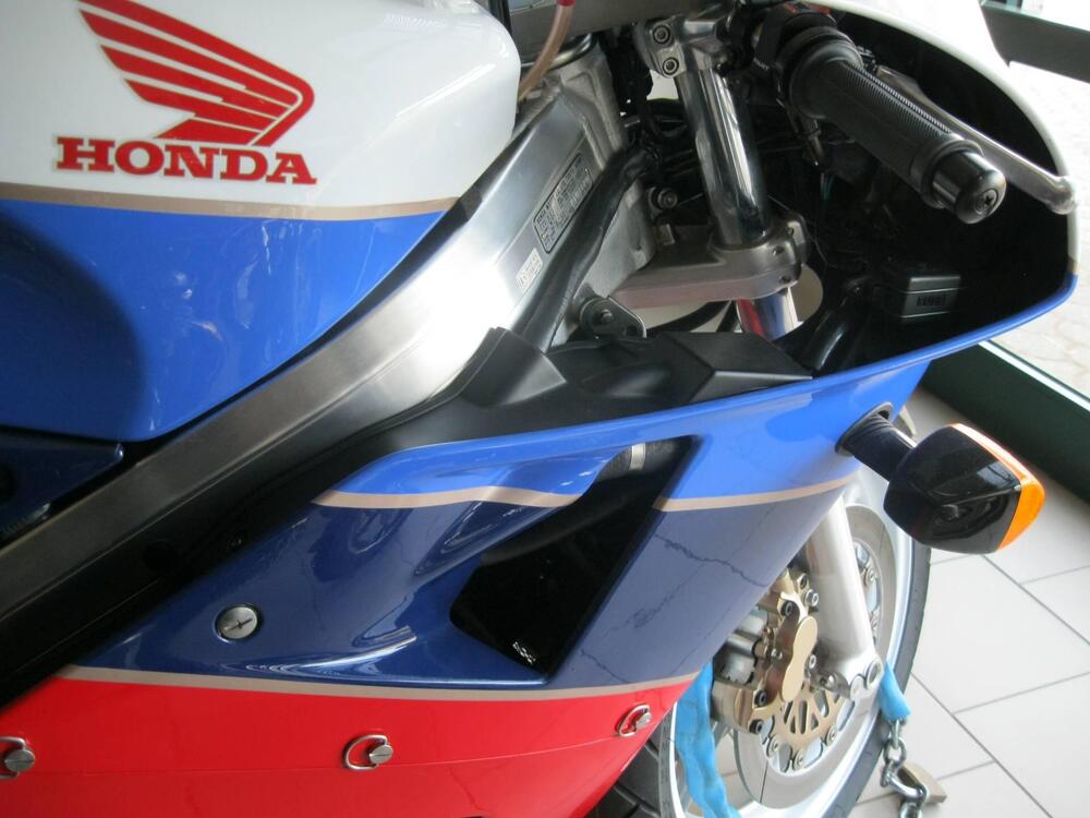 Honda VFR 750 R RC30 (8)
