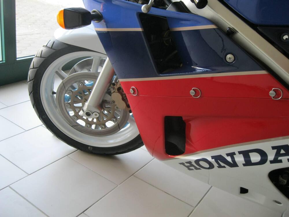 Honda VFR 750 R RC30 (10)