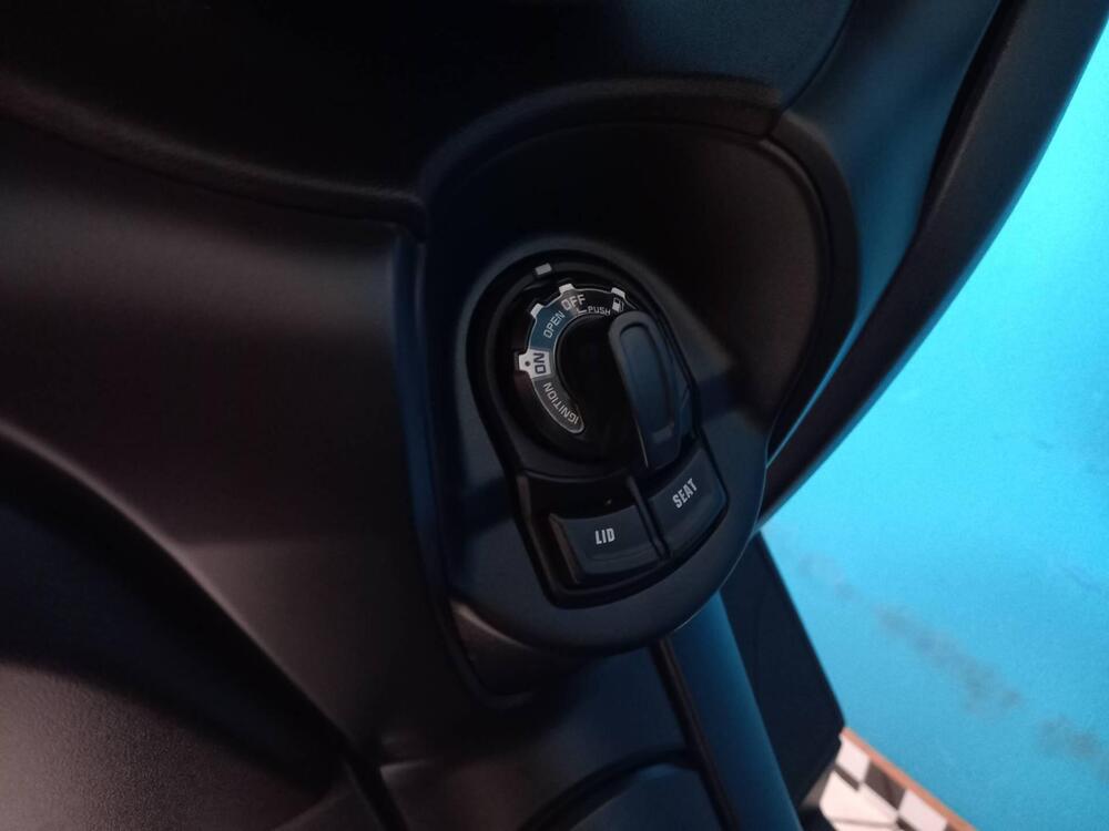 Yamaha X-Max 300 ABS (2017 - 20) (9)