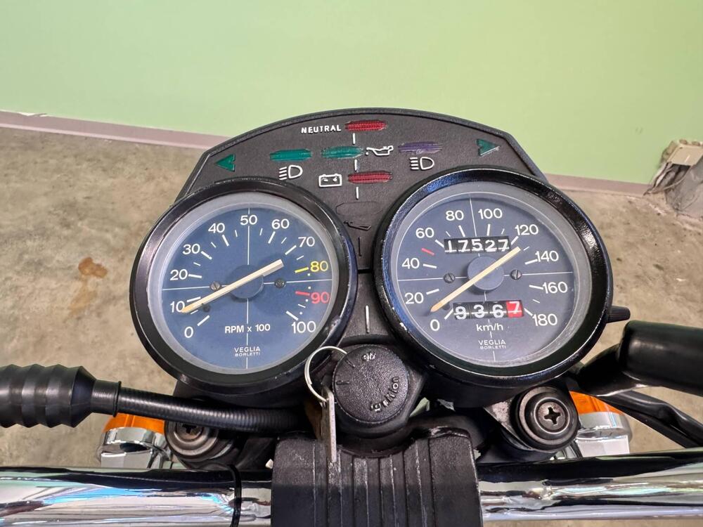 Moto Guzzi V35 II  (7)