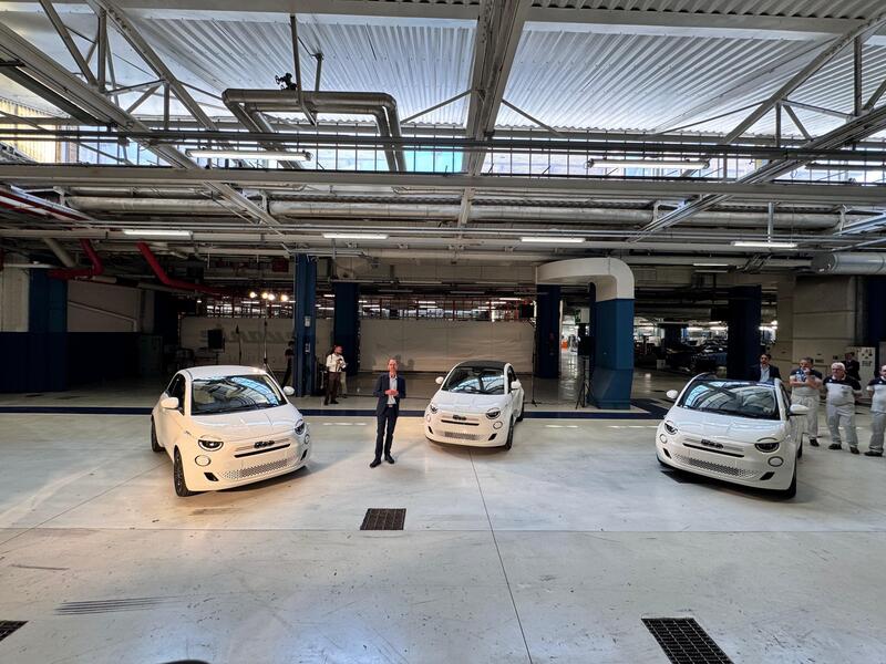 A Mirafiori debutta la nuova Fiat 500 Hybrid