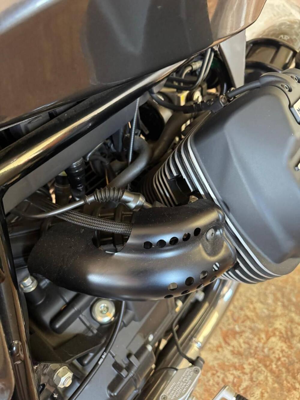 Moto Guzzi V9 Roamer (2018 - 20) (7)