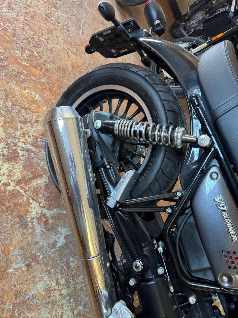 Moto Guzzi V9 Roamer (2018 - 20) (9)