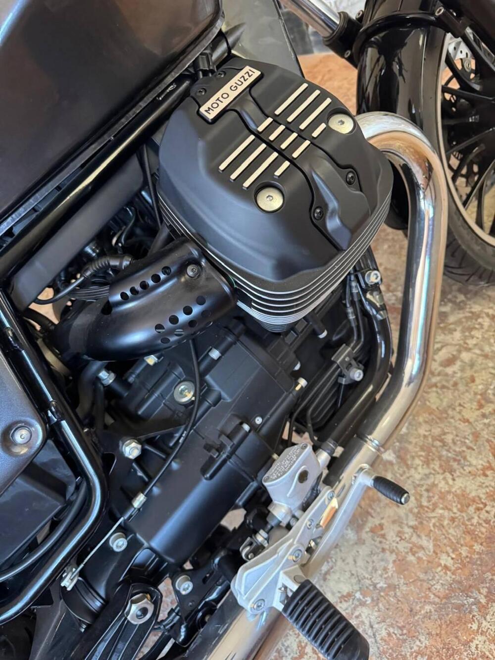 Moto Guzzi V9 Roamer (2018 - 20) (10)