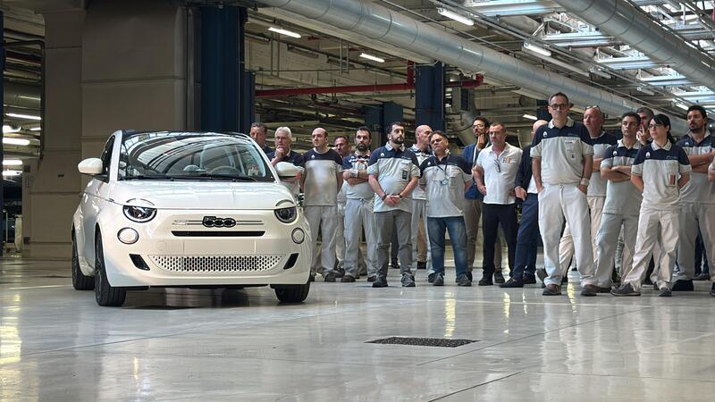 Fiat 500 Hybrid, la rinascita a Mirafiori, oggi riparte tutto, molto di corsa: il prezzo &egrave; di 17.000 euro