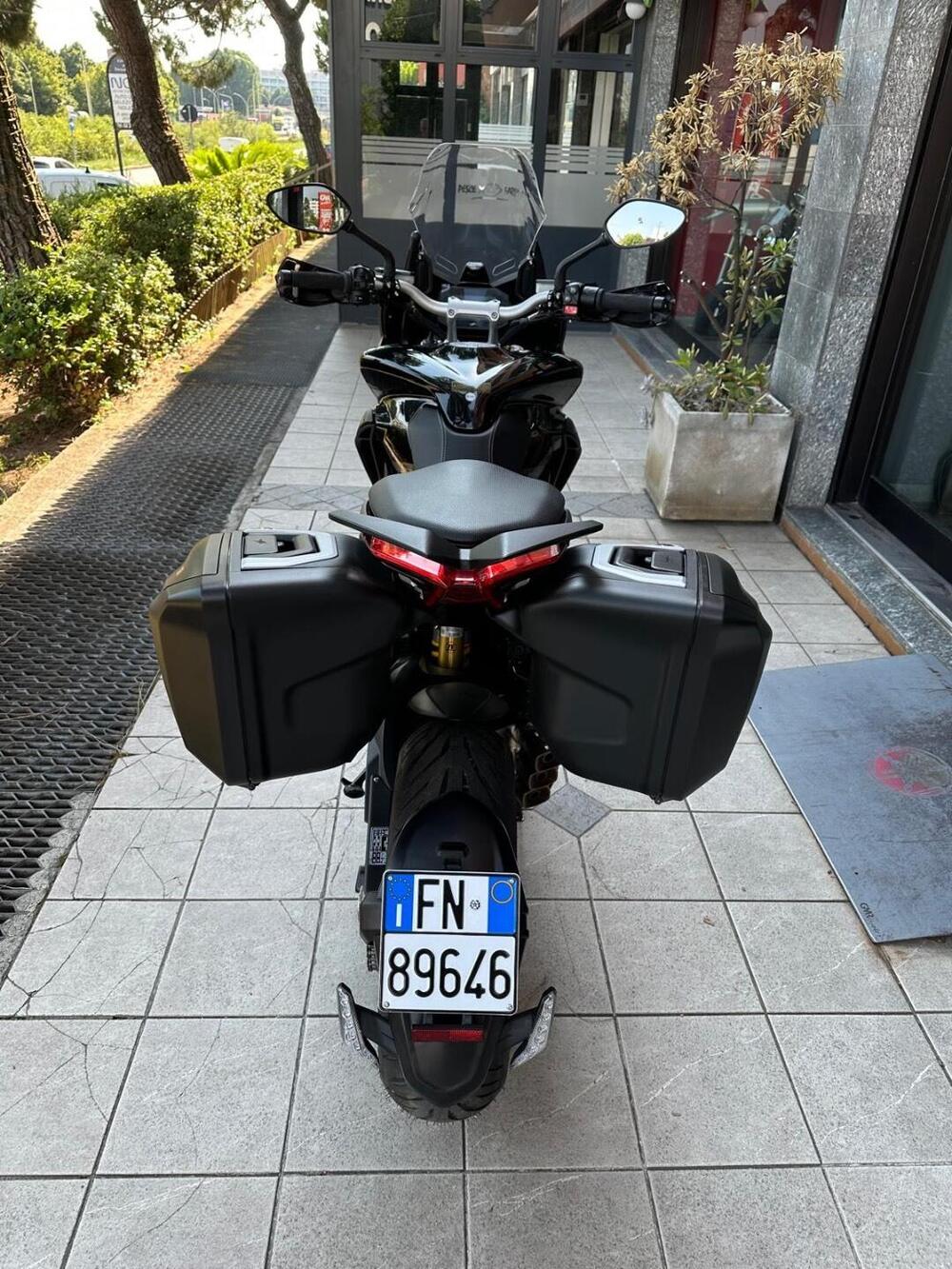 MV Agusta Turismo Veloce 800 Lusso SCS (2021 - 25) (4)