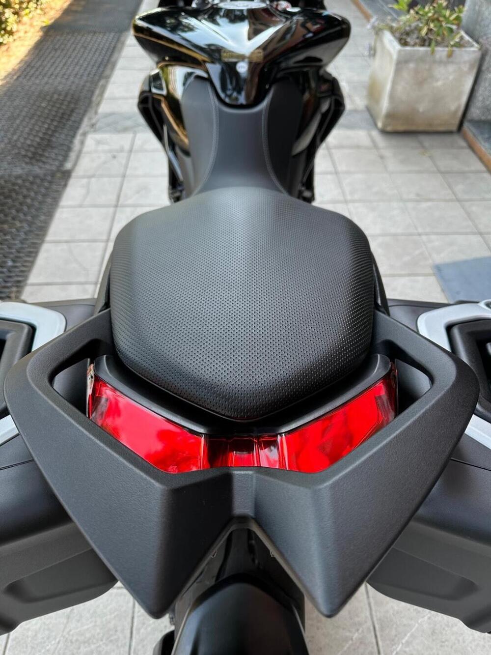 MV Agusta Turismo Veloce 800 Lusso SCS (2021 - 25) (12)