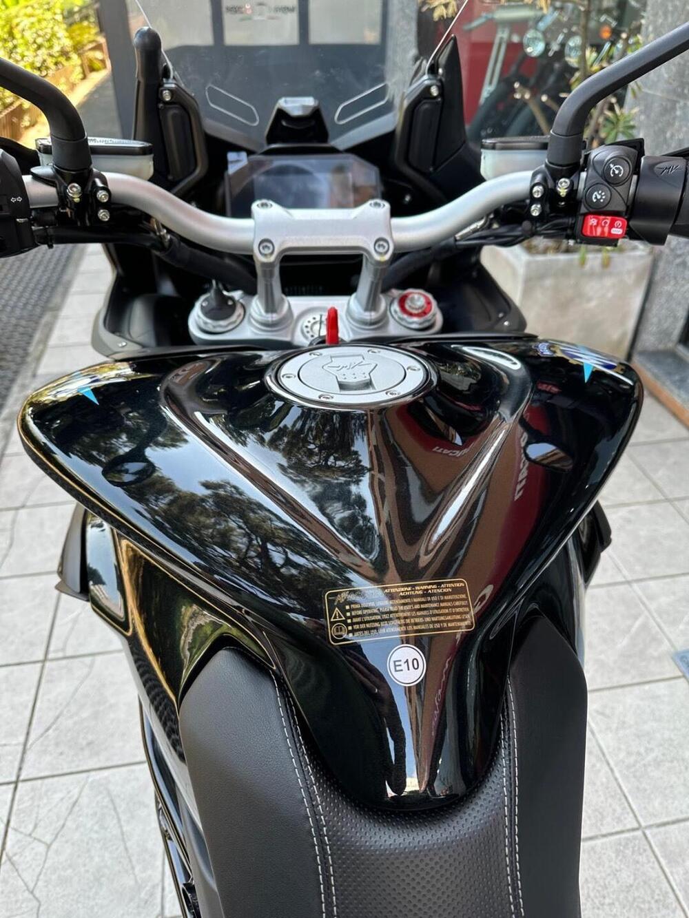 MV Agusta Turismo Veloce 800 Lusso SCS (2021 - 25) (10)