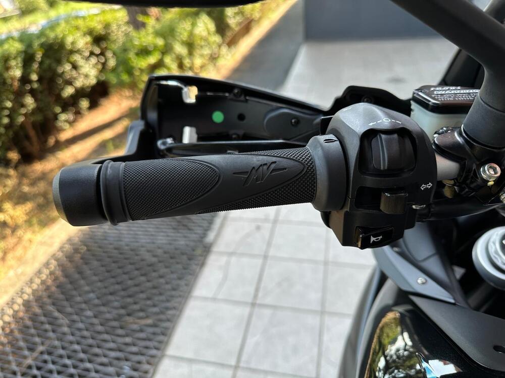 MV Agusta Turismo Veloce 800 Lusso SCS (2021 - 25) (14)