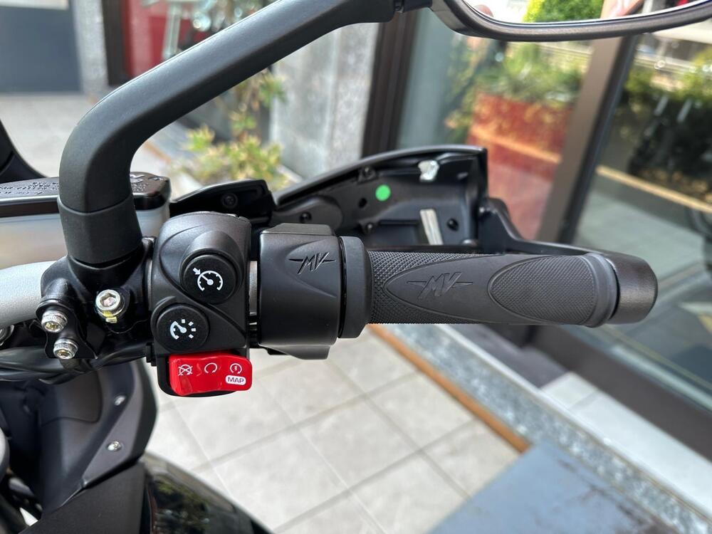 MV Agusta Turismo Veloce 800 Lusso SCS (2021 - 25) (13)