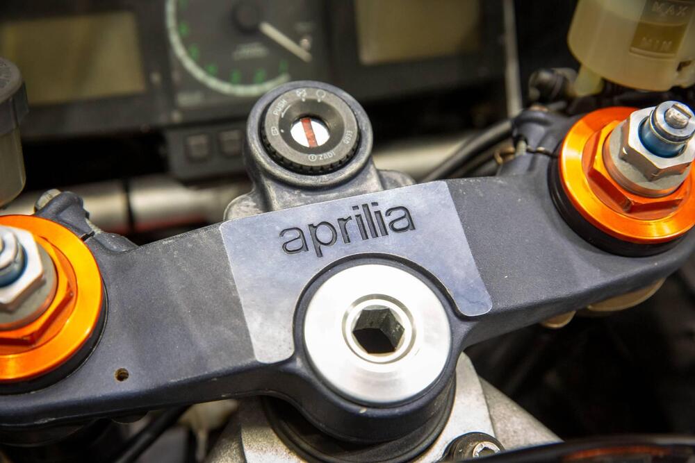 Aprilia RSV 1000 (1998 - 99) (17)