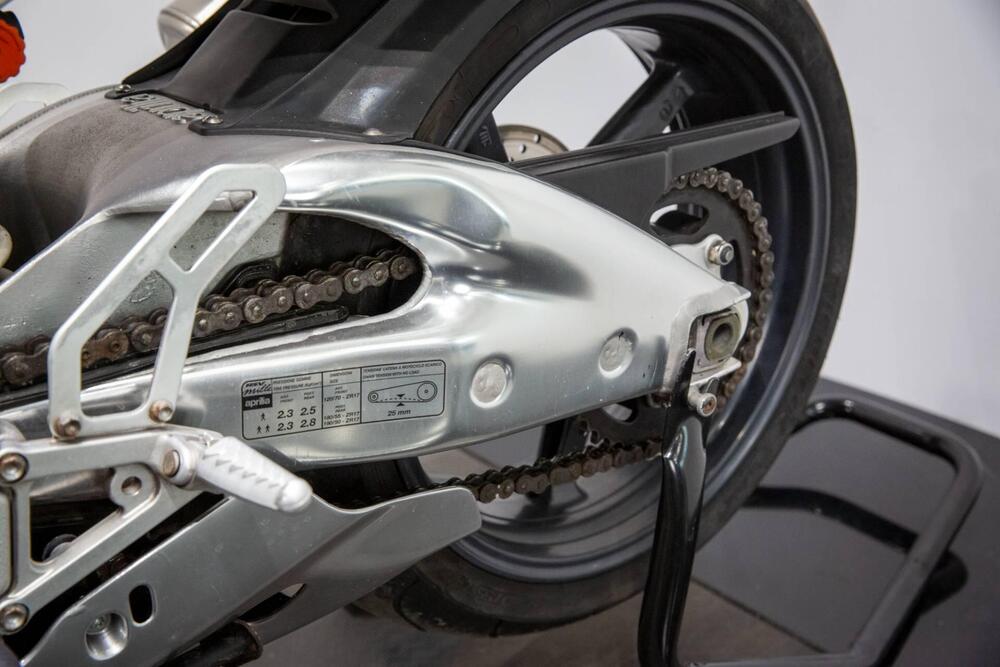 Aprilia RSV 1000 (1998 - 99) (19)