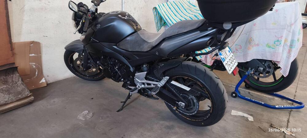 Suzuki GSR 600 (2006 - 11) (2)