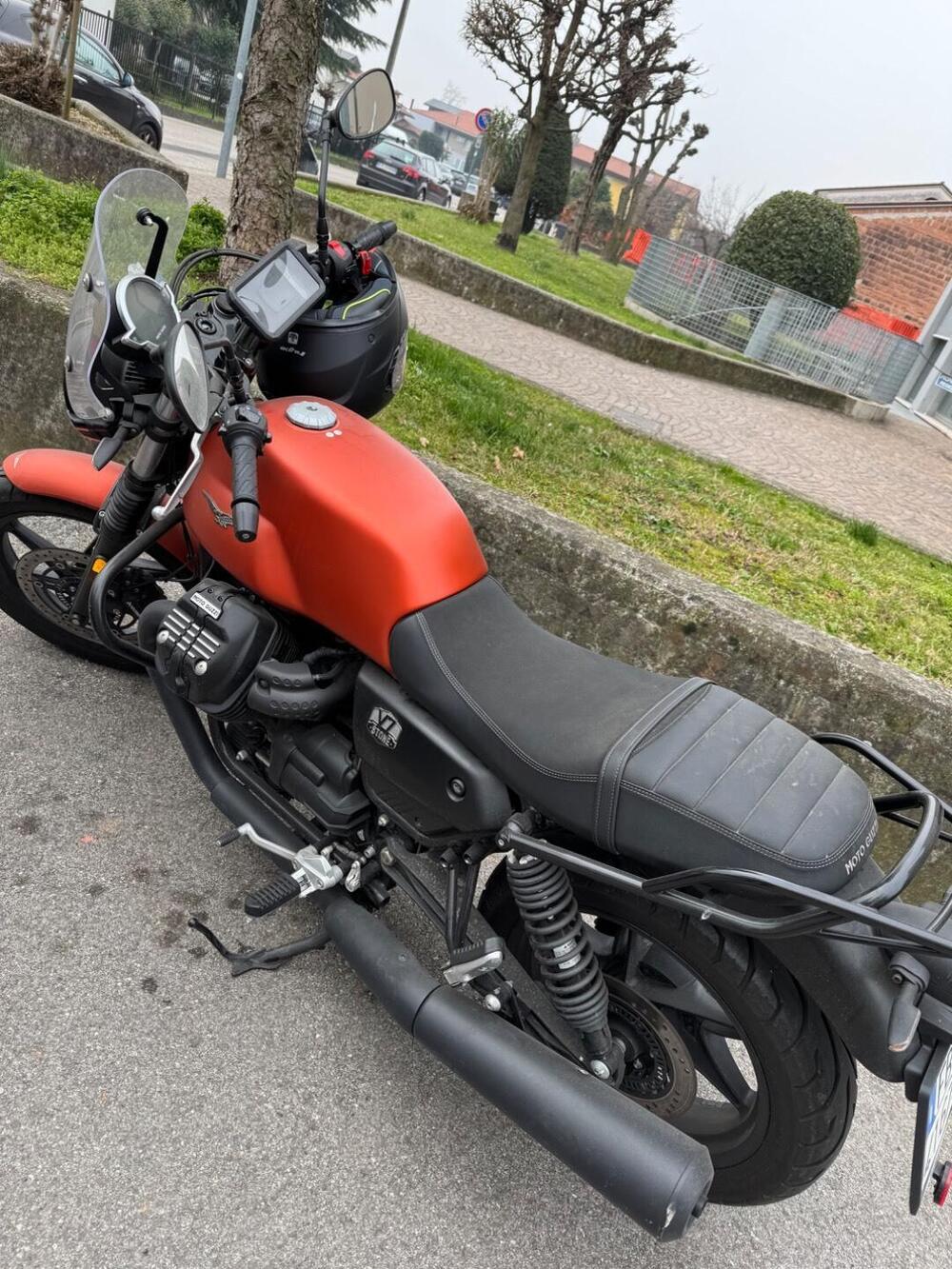 Moto Guzzi V7 Stone (2021 - 24)