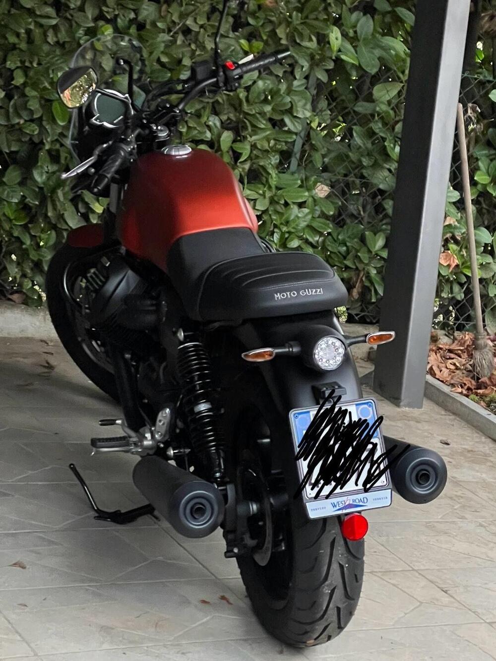 Moto Guzzi V7 Stone (2021 - 24) (7)