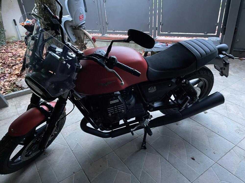 Moto Guzzi V7 Stone (2021 - 24) (8)