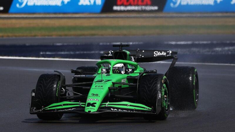 F1. Hulkenberg splendido sotto la pioggia, McLaren spaventosa, Ferrari annaspa: ecco cosa abbiamo imparato dal GP di Silverstone 2025