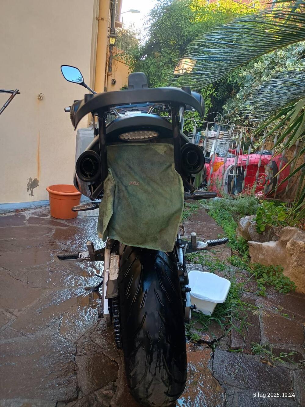 Suzuki GSR 600 (2006 - 11) (7)