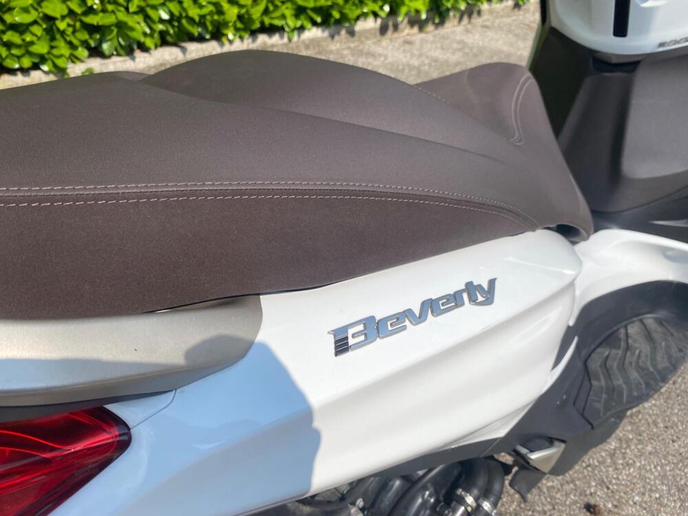 Piaggio Beverly 300 ABS-ASR (2021 - 25) (7)