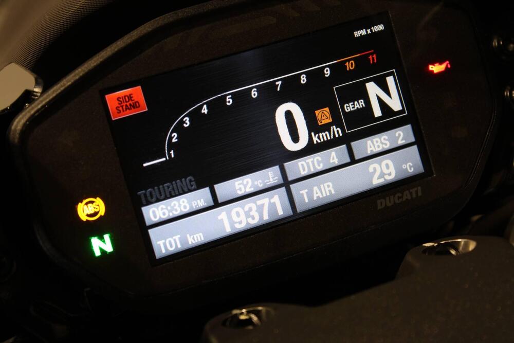 Ducati Monster 1200 R (2016 - 19) (7)