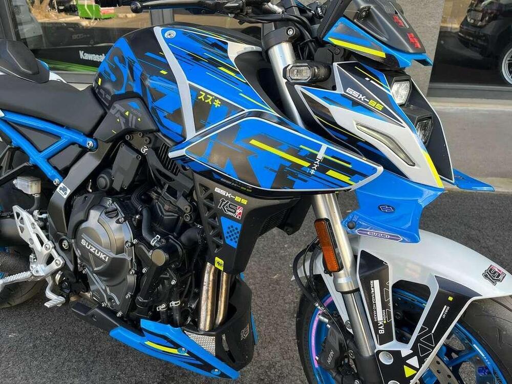 Suzuki GSX-8S Team Suzuki Edition (2024) (4)