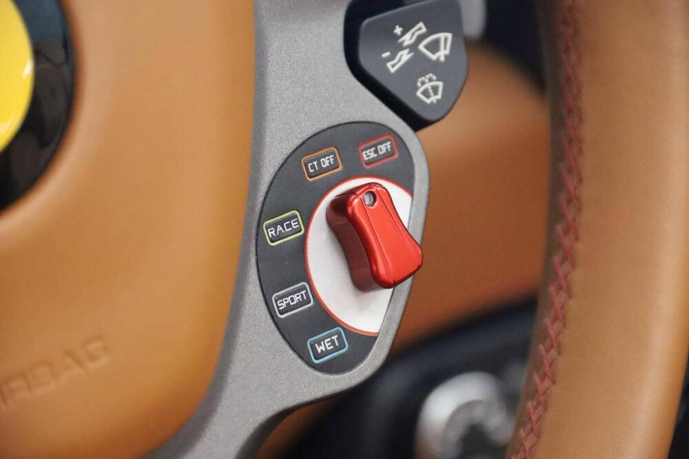 Ferrari 458 Spider usata a Varese (16)