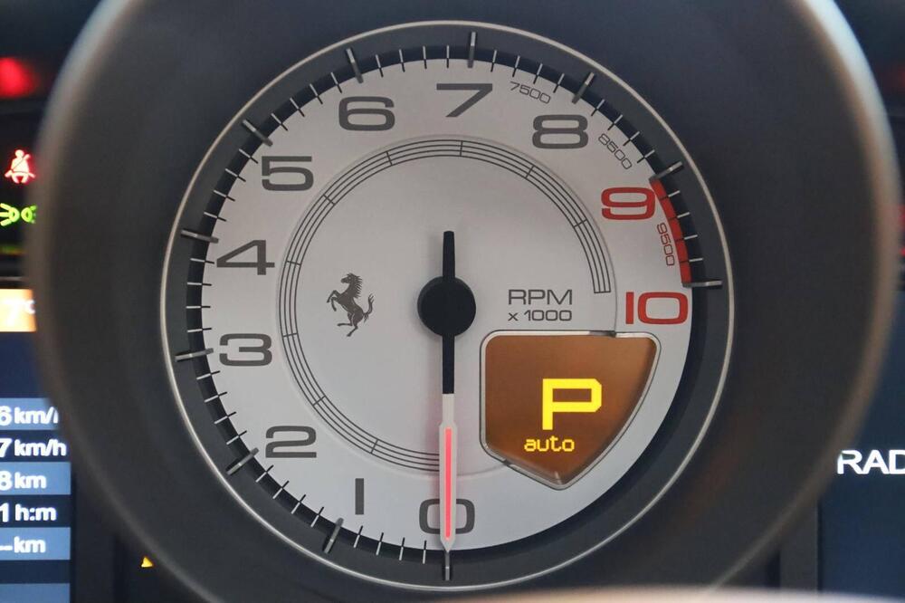 Ferrari 458 Spider usata a Varese (17)