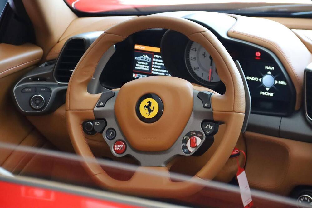 Ferrari 458 Spider usata a Varese (18)