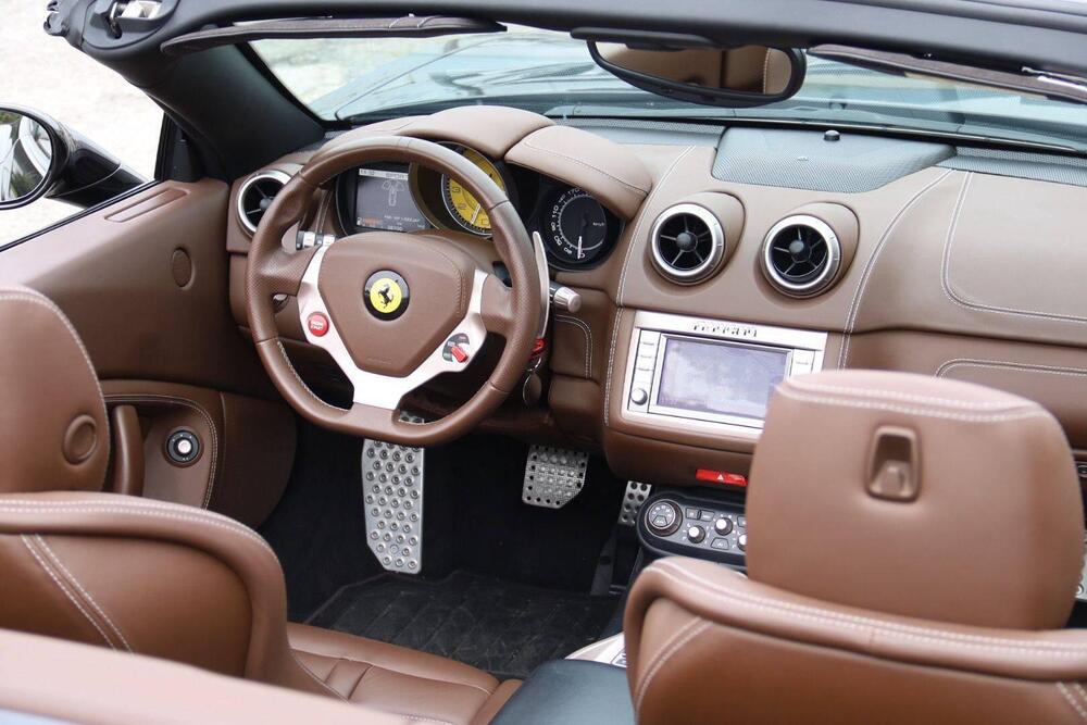 Ferrari California Spider usata a Varese (11)