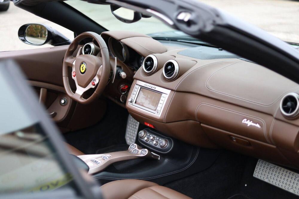 Ferrari California Spider usata a Varese (12)