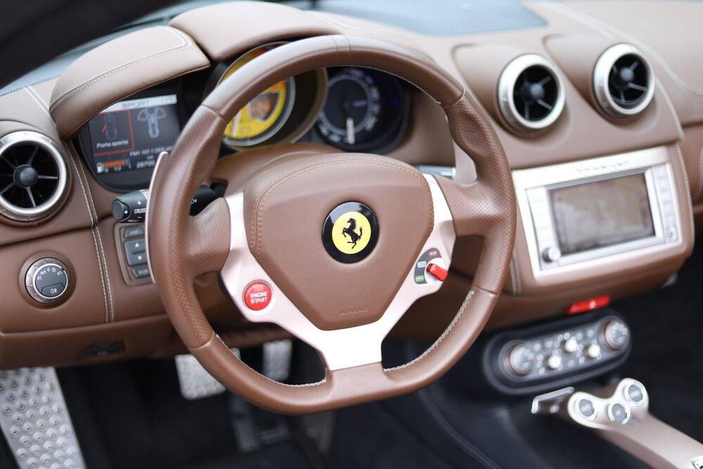 Ferrari California Spider usata a Varese (14)