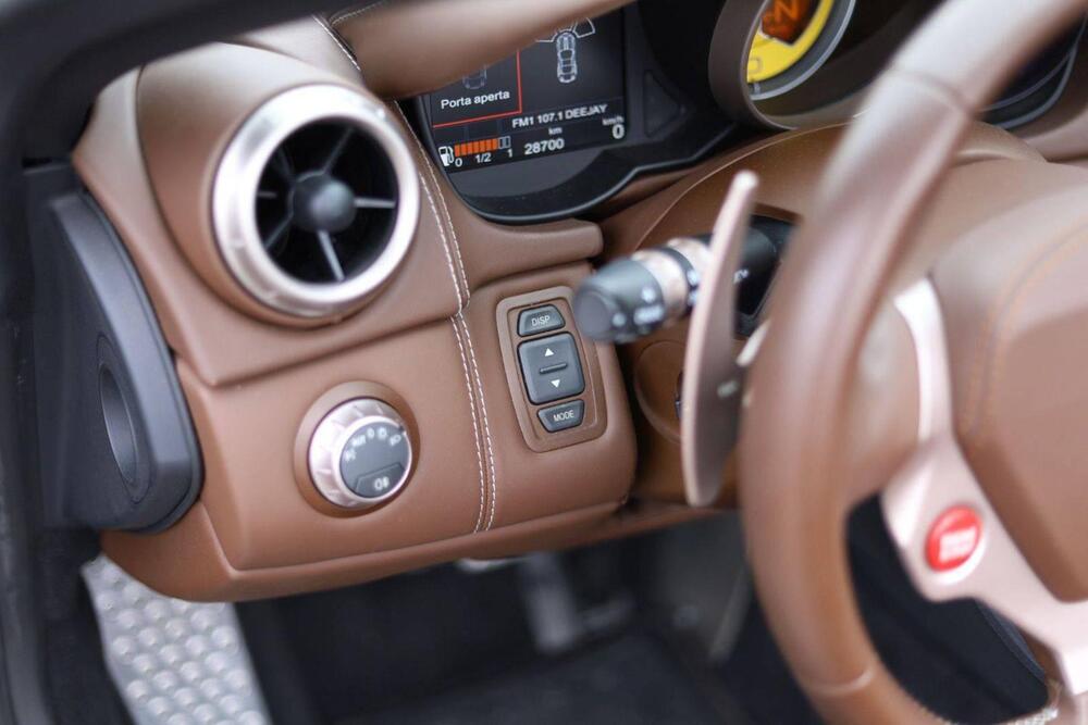 Ferrari California Spider usata a Varese (19)