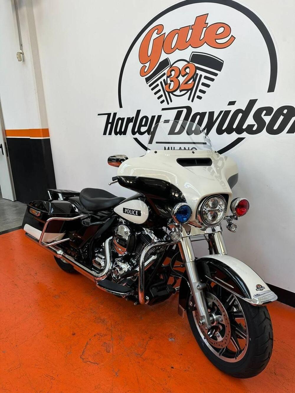 Harley-Davidson Electra Glide Police (2015 - 16) - FLHTP (2)