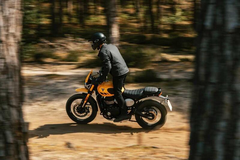 Arriva la Triumph Scrambler 400 XC: ruote a raggi e vocazione off-road [GALLERY]