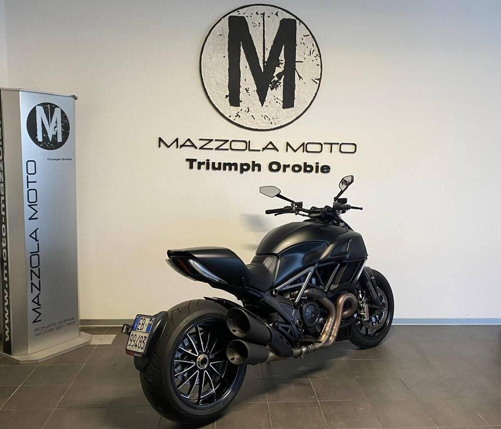 Ducati Diavel 1200 Dark (2012 - 13) (2)