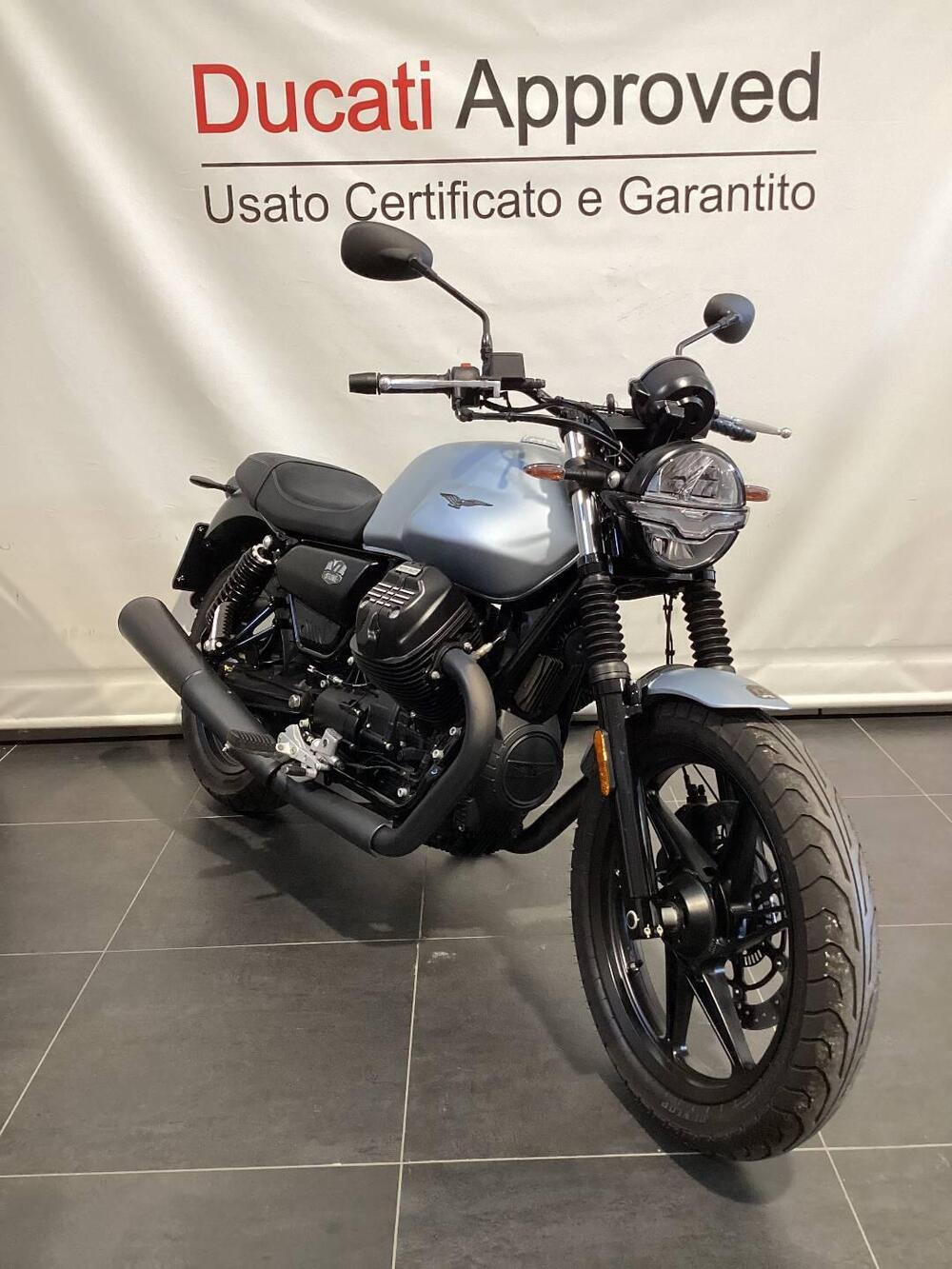 Moto Guzzi V7 Stone (2021 - 24) (2)