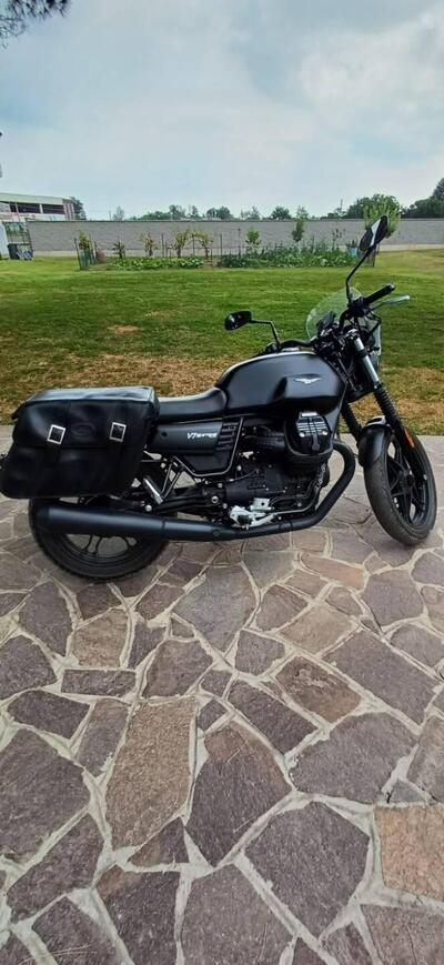 Moto Guzzi V7 III Stone (2017 - 20) usata