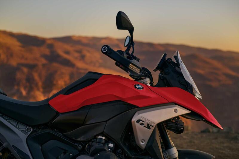 Le BMW 2026 cambiano vestito. Dalla R 1300 GS alla M 1000 XR: ecco tutte le nuove colorazioni [GALLERY]