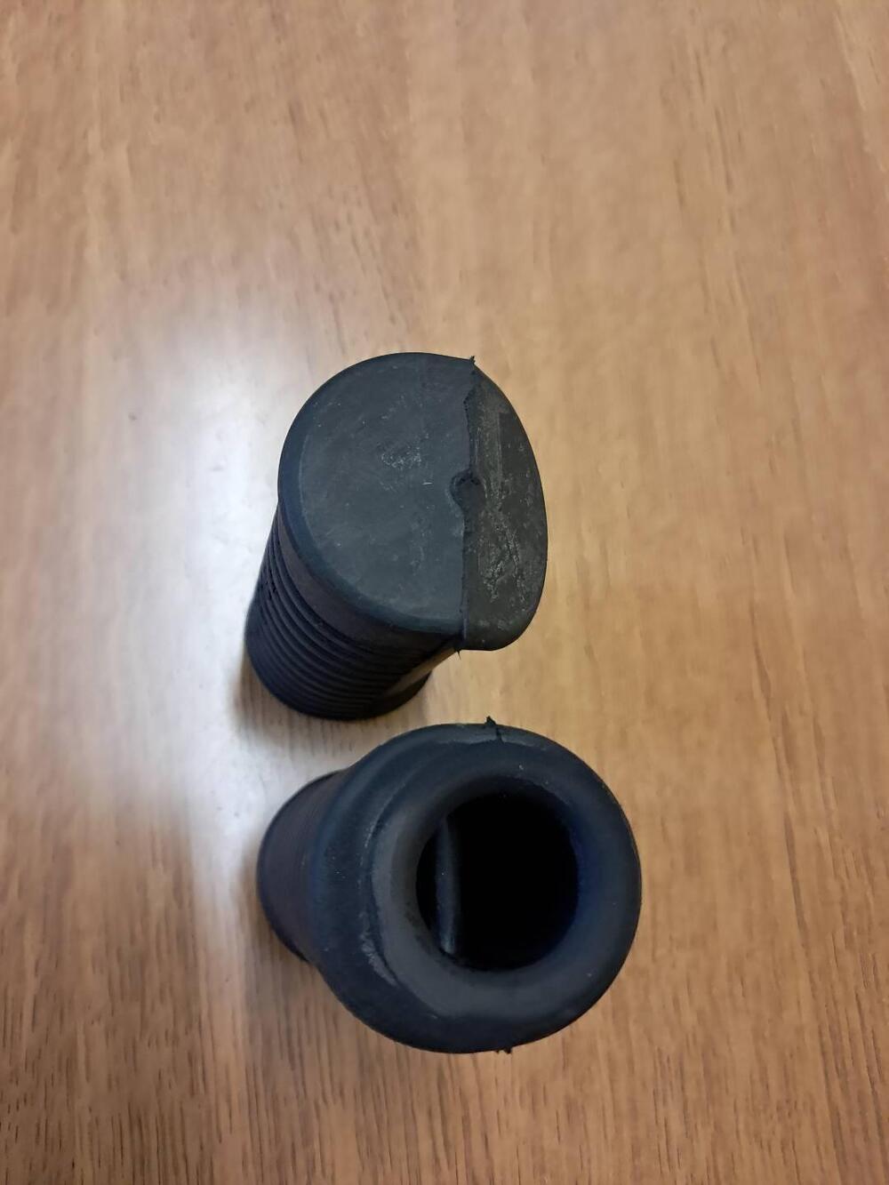 PEDANE IN GOMMA LE MANS 1000 1000 SP II SP III Moto Guzzi (2)