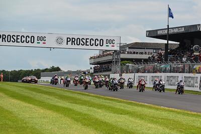 SBK 2025. GP del Regno Unito a Donington. Solo nove punti separano Bulega e Toprak! 